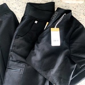 XS Black Figs - Top and Joggers